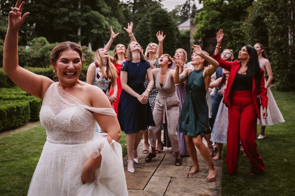 A competitive bouquet throw at Rudding Park