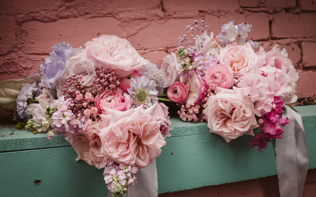 Bubblegum pinks, 90’s vibes and fun wedding photograohy.