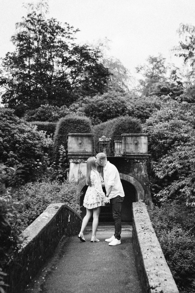 The pre-wedding shoot: the perfect chance to practice the first kiss in front of the camera