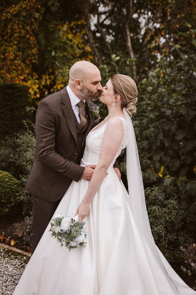 Relaxed wedding photography