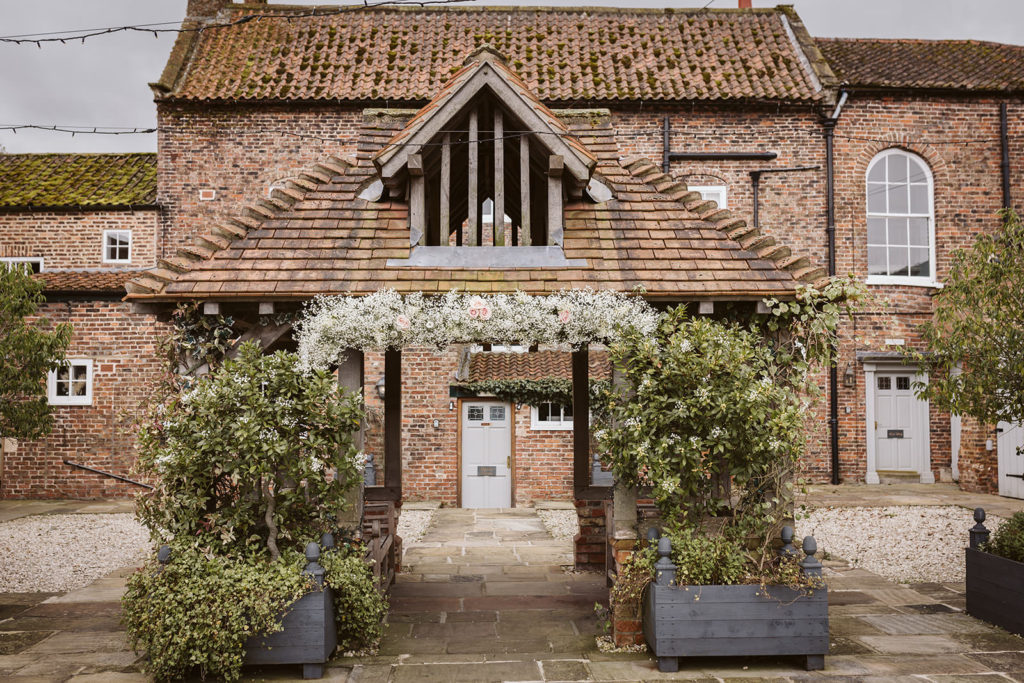 A floral arch decoratiob